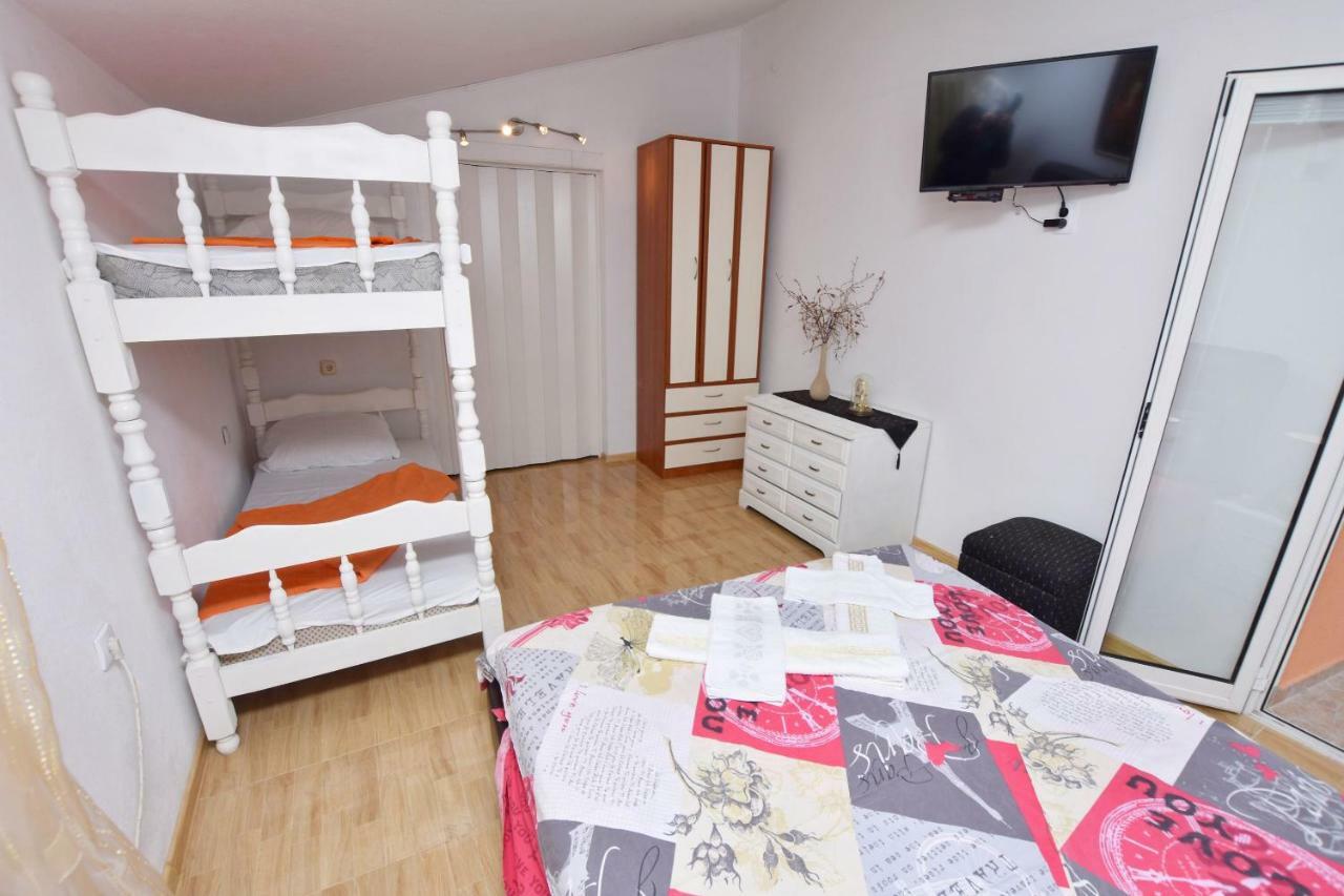 Apartments Siljak Petrovazzo Esterno foto